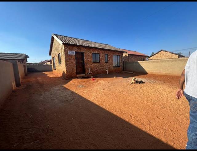 2 BEDROOM HOUSE FOR SALE IN PROTEA GLEN EXT